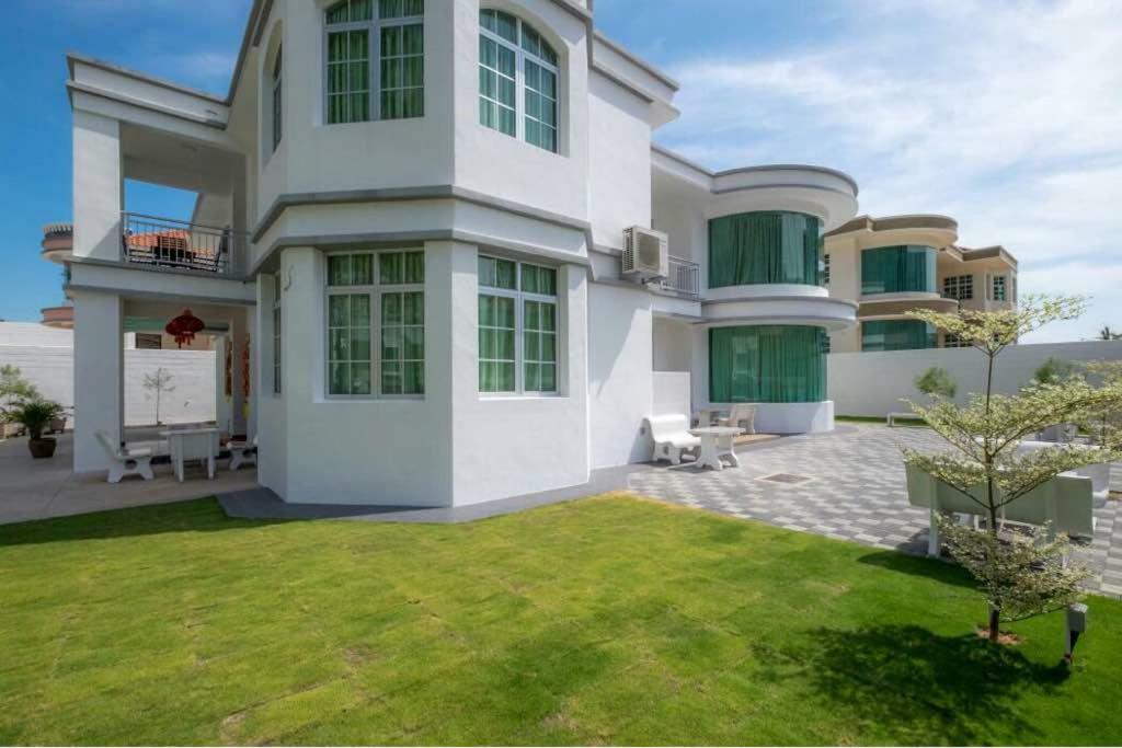 6, Persiaran Tanjung Bunga 3 Villa Batu Feringgi Exteriör bild