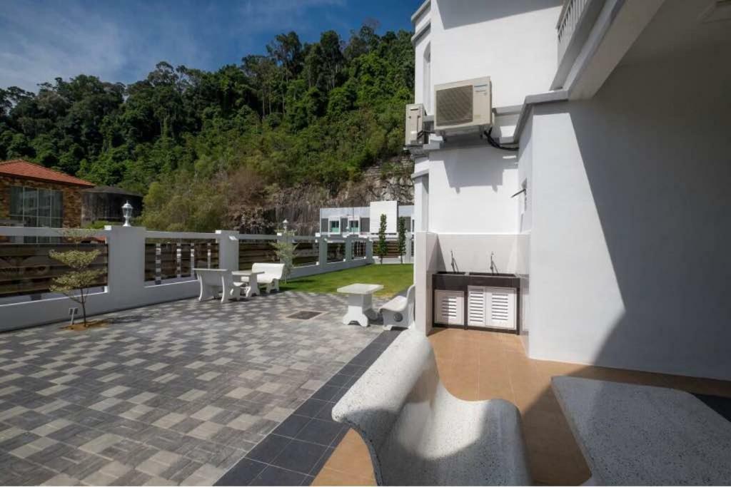 6, Persiaran Tanjung Bunga 3 Villa Batu Feringgi Exteriör bild