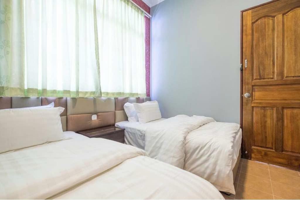6, Persiaran Tanjung Bunga 3 Villa Batu Feringgi Exteriör bild